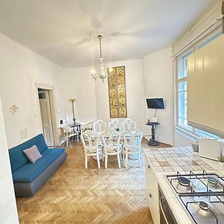 Heritage Harmony With Free Parking Budapest Exterior photo